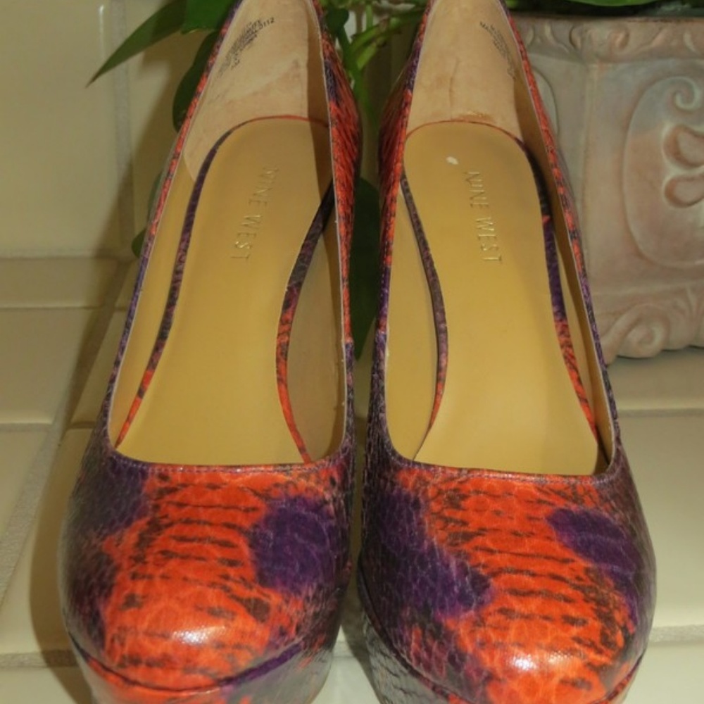 NINE WEST Snakeskin Platform Pumps - Size 5 (Item #66)
